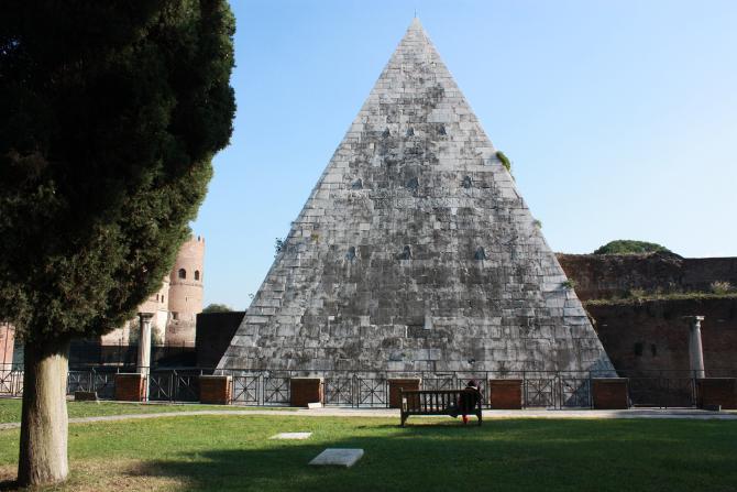 Pyramid of Caius Cestius in Rome | Visit A City