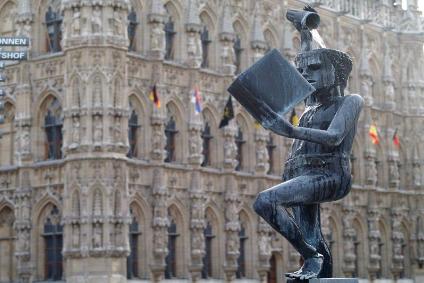 Fonske Statue and City Hall, Overijse